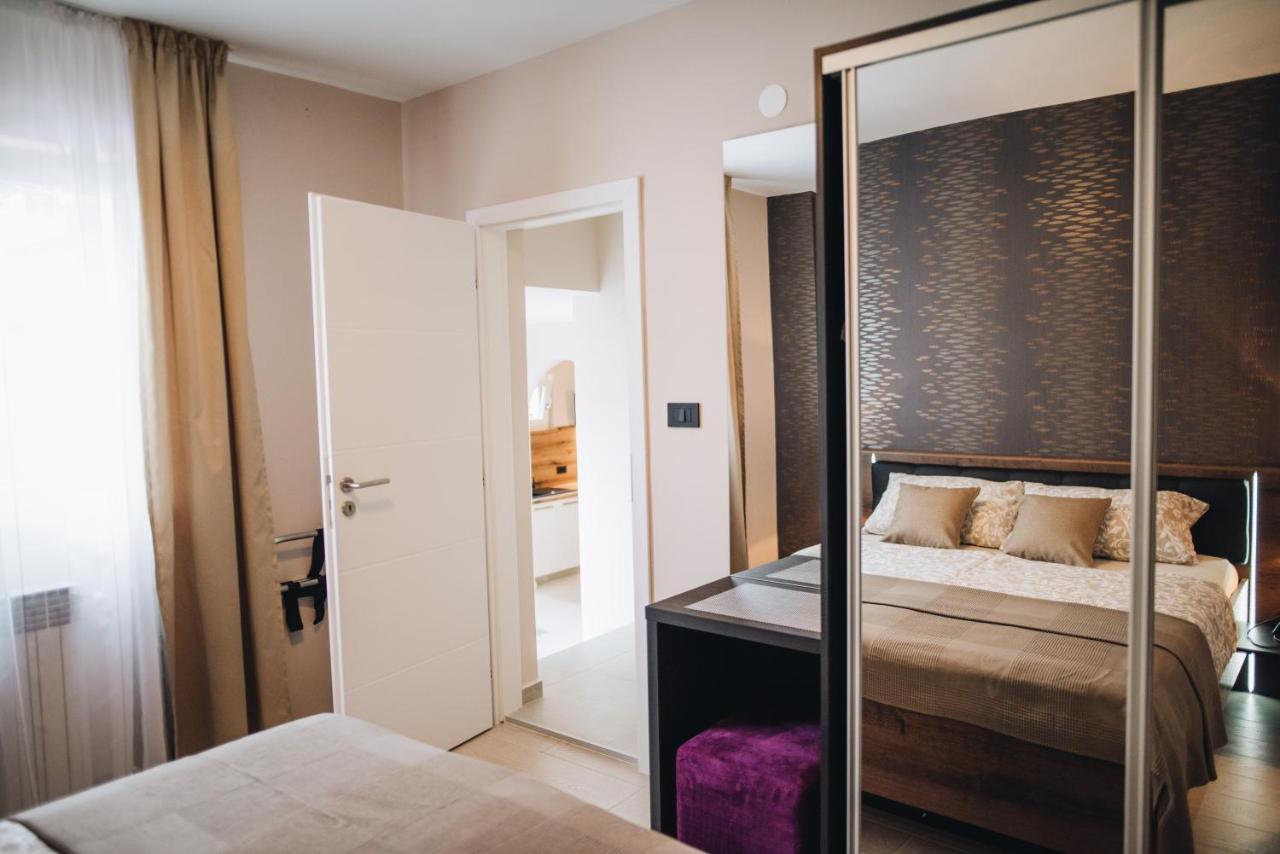 Stay In The Very Heart Of Porec - 50M To The Beach ภายนอก รูปภาพ