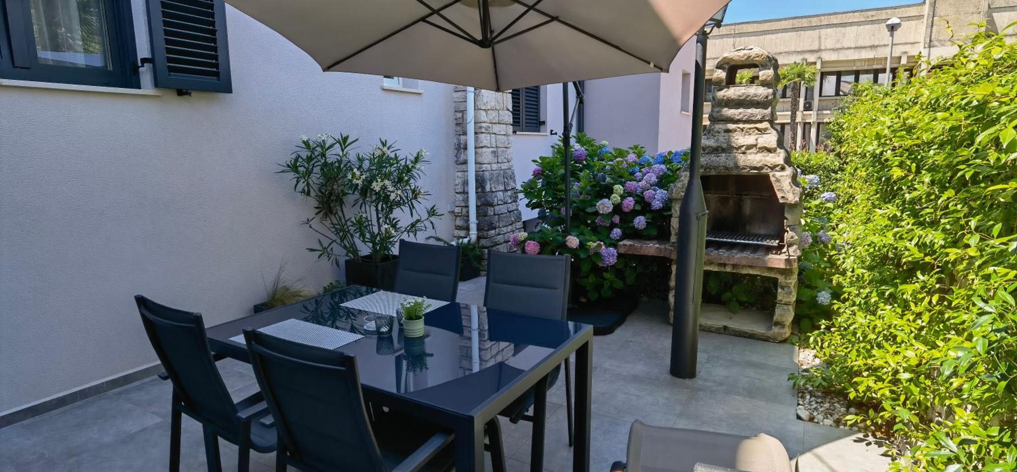 Stay In The Very Heart Of Porec - 50M To The Beach ภายนอก รูปภาพ