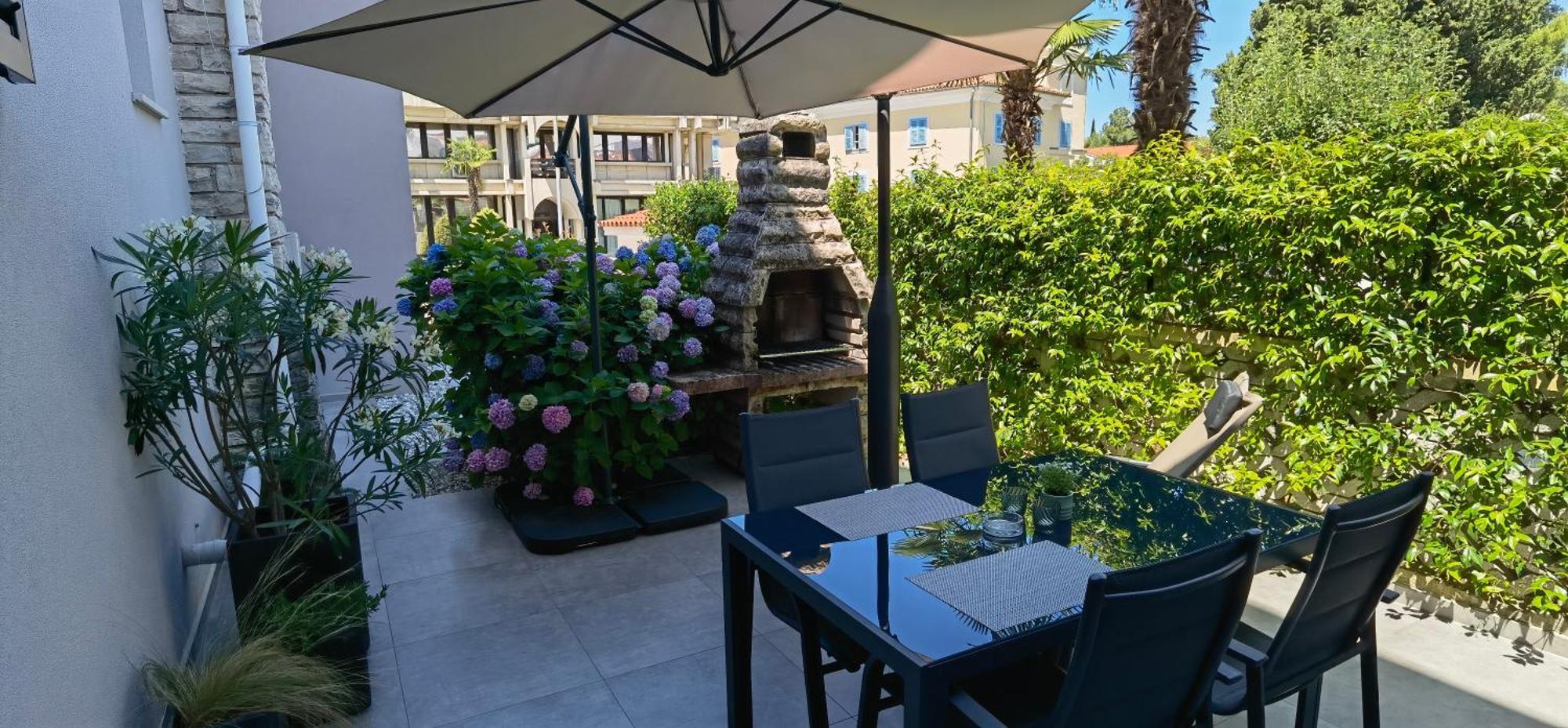 Stay In The Very Heart Of Porec - 50M To The Beach ภายนอก รูปภาพ
